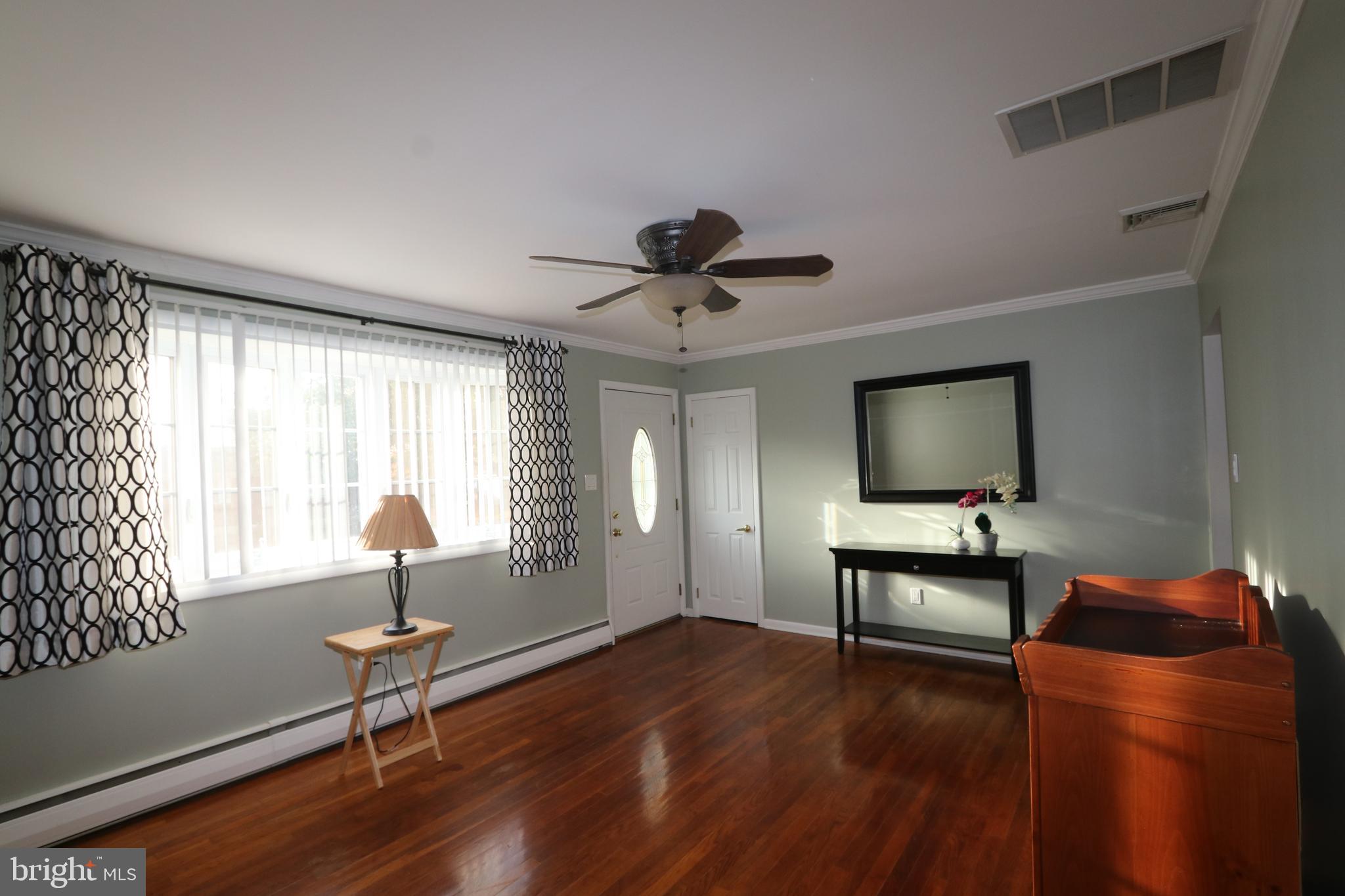 415 Atkinson Road Wilmington, DE 19804 - Photo 2 of 27 Living Room