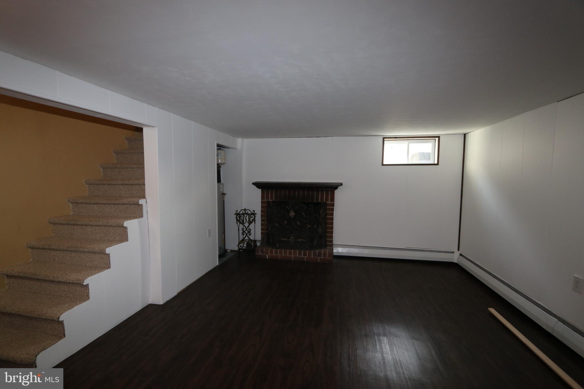 415 Atkinson Road Wilmington, DE 19804 - Photo 11 of 27 Family Room w/Fireplace