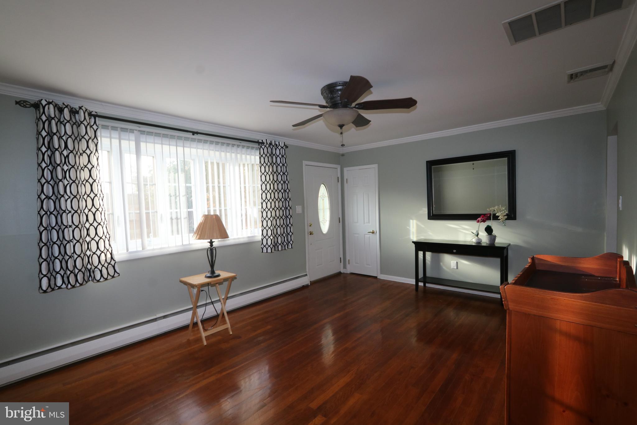 415 Atkinson Road Wilmington, DE 19804 - Photo 3 of 27 Living Room