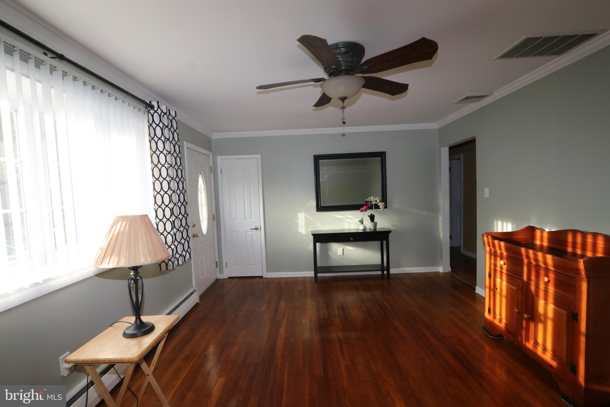 415 Atkinson Road Wilmington, DE 19804 - Photo 4 of 27 Living Room