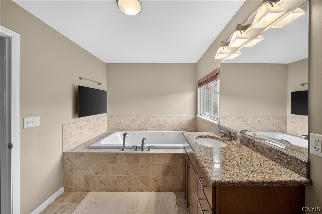 7516 Spectrum Way Manlius, NY 13066 - Photo 33 of 49 Second floor primary full bathroom