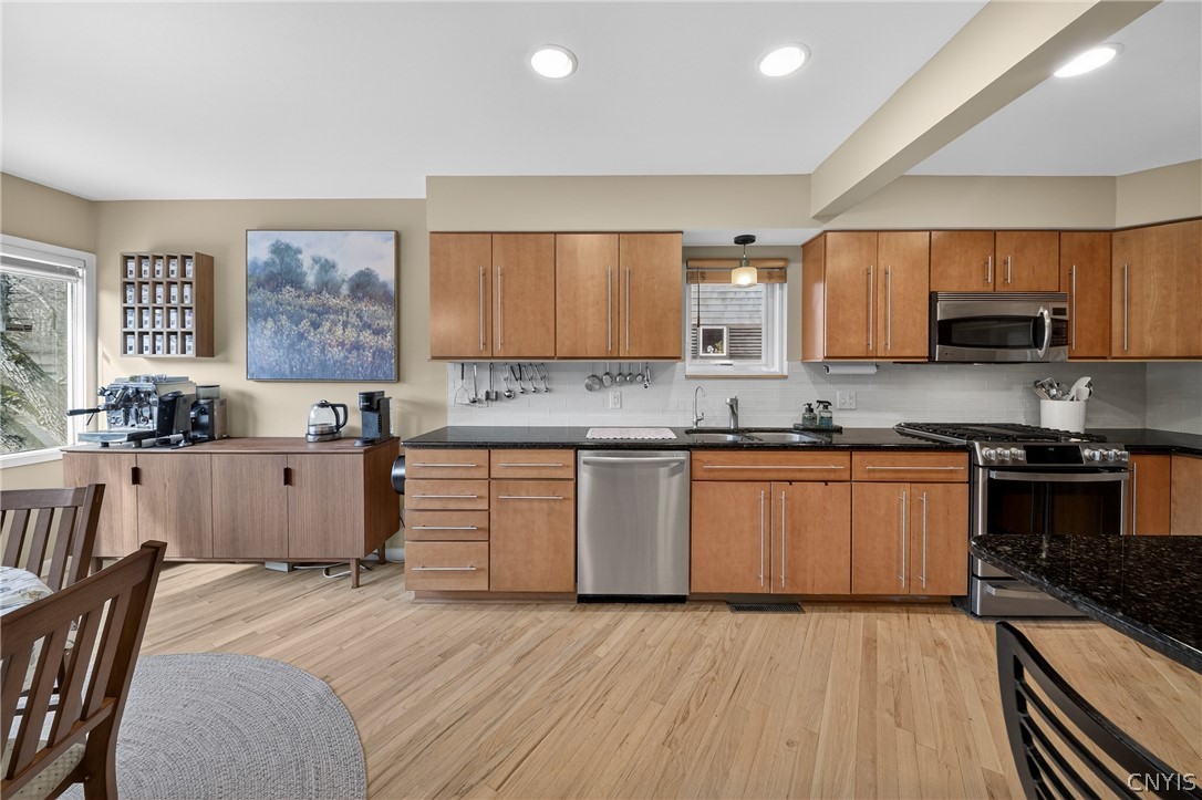7516 Spectrum Way Manlius, NY 13066 - Photo 5 of 49 Gorgeous kitchen, hardwoods have been recently fin