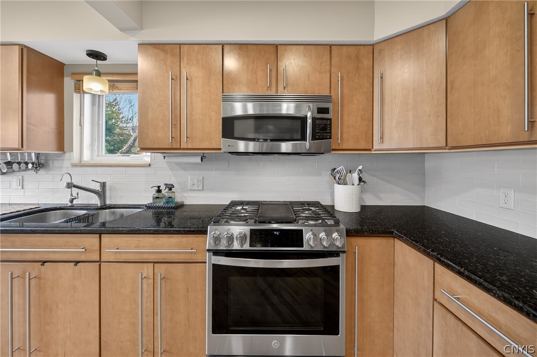 7516 Spectrum Way Manlius, NY 13066 - Photo 7 of 49