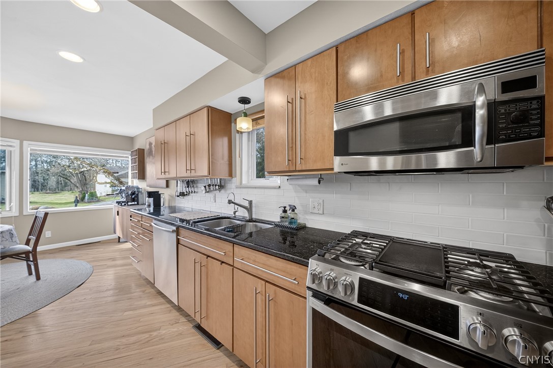 7516 Spectrum Way Manlius, NY 13066 - Photo 8 of 49