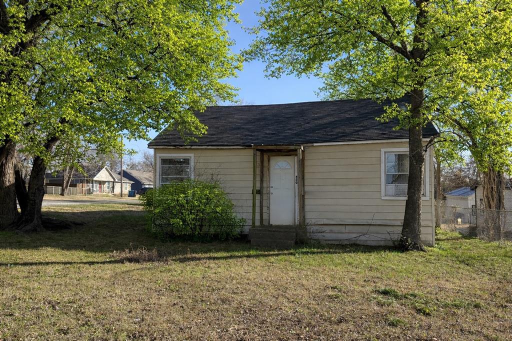 430 East Parnell Street Denison, TX 75021 - Photo 2 of 14