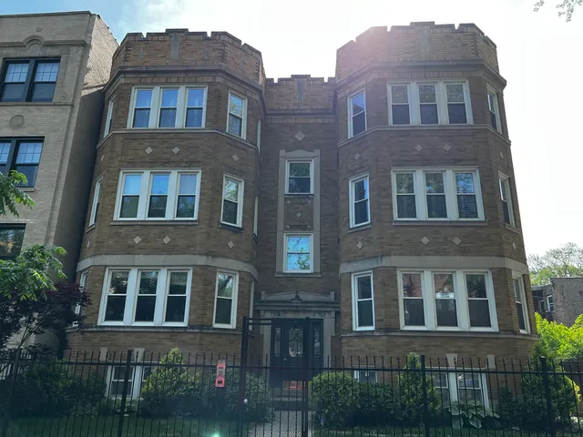 $284,900 | 7513 North Winchester Avenue, Unit 1, Chicago, IL 60626