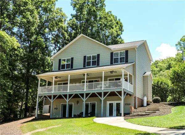 $949,000 | 794 Riverwood Drive, Lexington, NC 27292