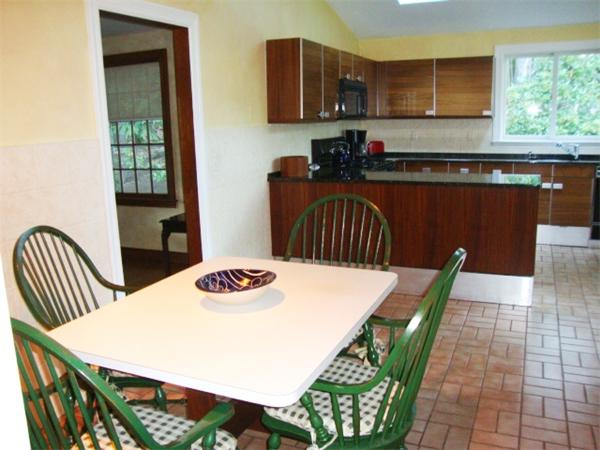 88 Cleveland Road Wellesley, MA 02481 - Photo 9 of 11