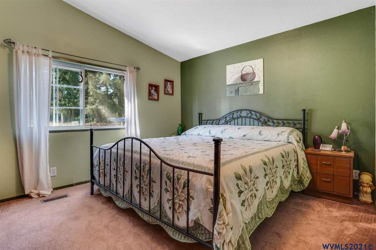 30439 Fairview Road Lebanon, OR 97355 - Photo 7 of 40 Gallery Image 7