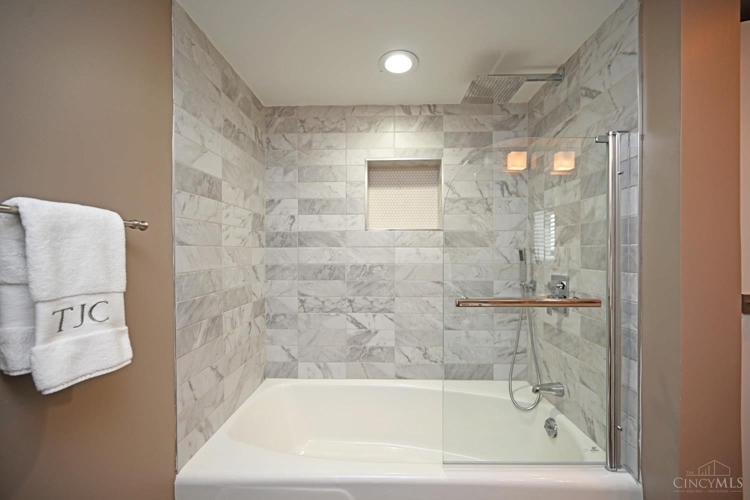 2444 Madison Road, Unit 301 Cincinnati, OH 45208 - Photo 38 of 46 Gallery Image 38