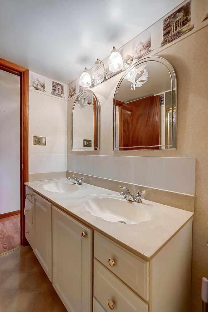 1083 Ross Road Columbus, OH 43227 - Photo 21 of 48 50041658-030_web