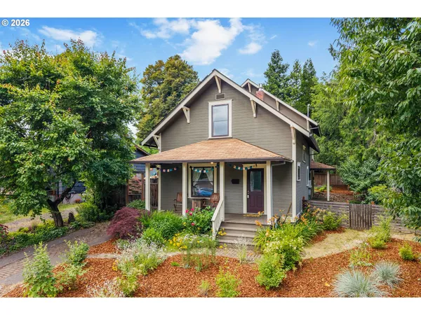 $717,000 | 412 10th Street, Hood River, OR 97031