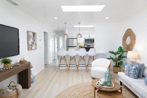 $1,095,000 | 1236 Orkney Lane, Cardiff-by-the-Sea, CA 92007