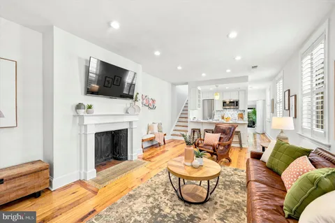 $525,000 | 328 Spruce Street, Unit 5, Philadelphia, PA 19106