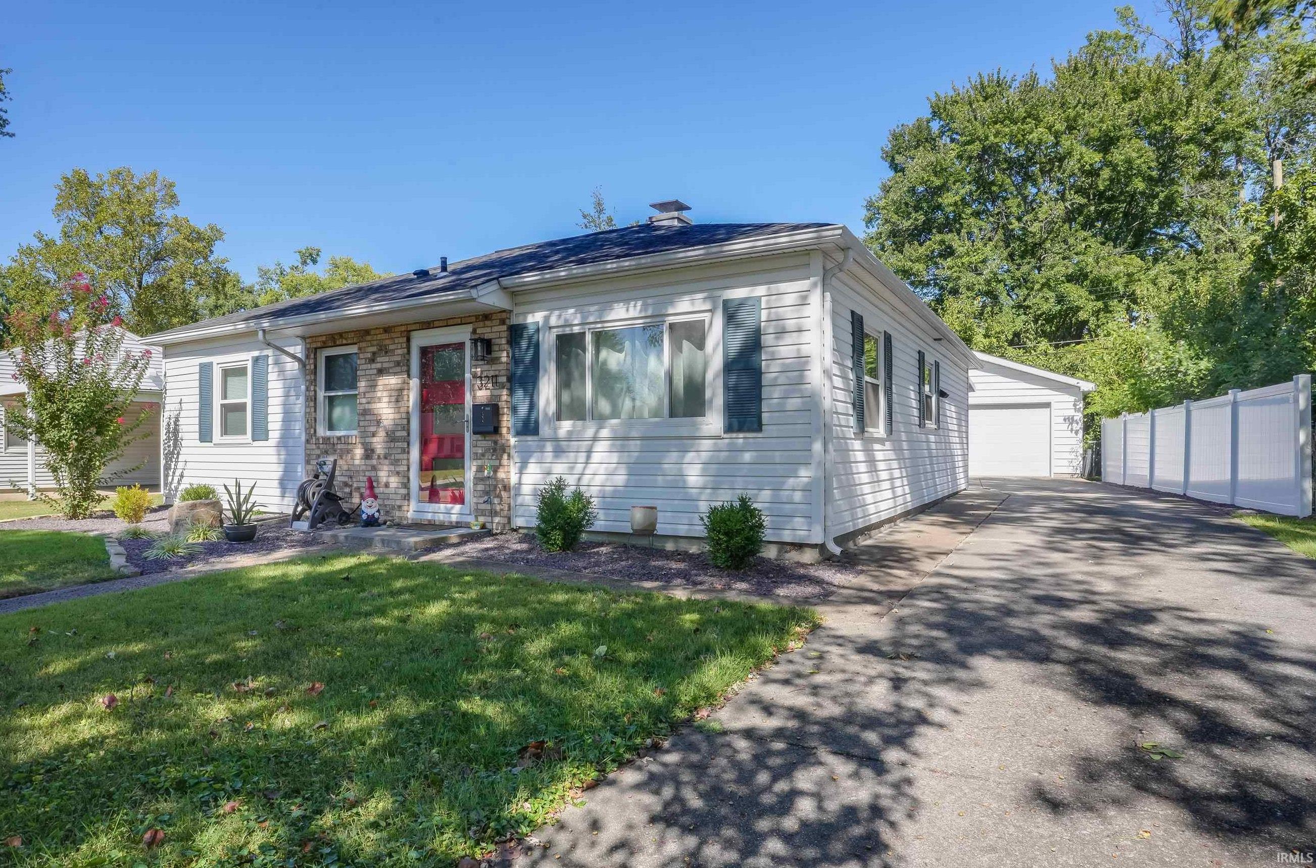 3211 Stratford Road Evansville, IN 47710 - Photo 1 of 12 Gallery Image 1