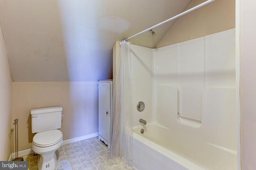 11077 Garland Road Denton, MD 21629 - Photo 22 of 52 Tub shower unit