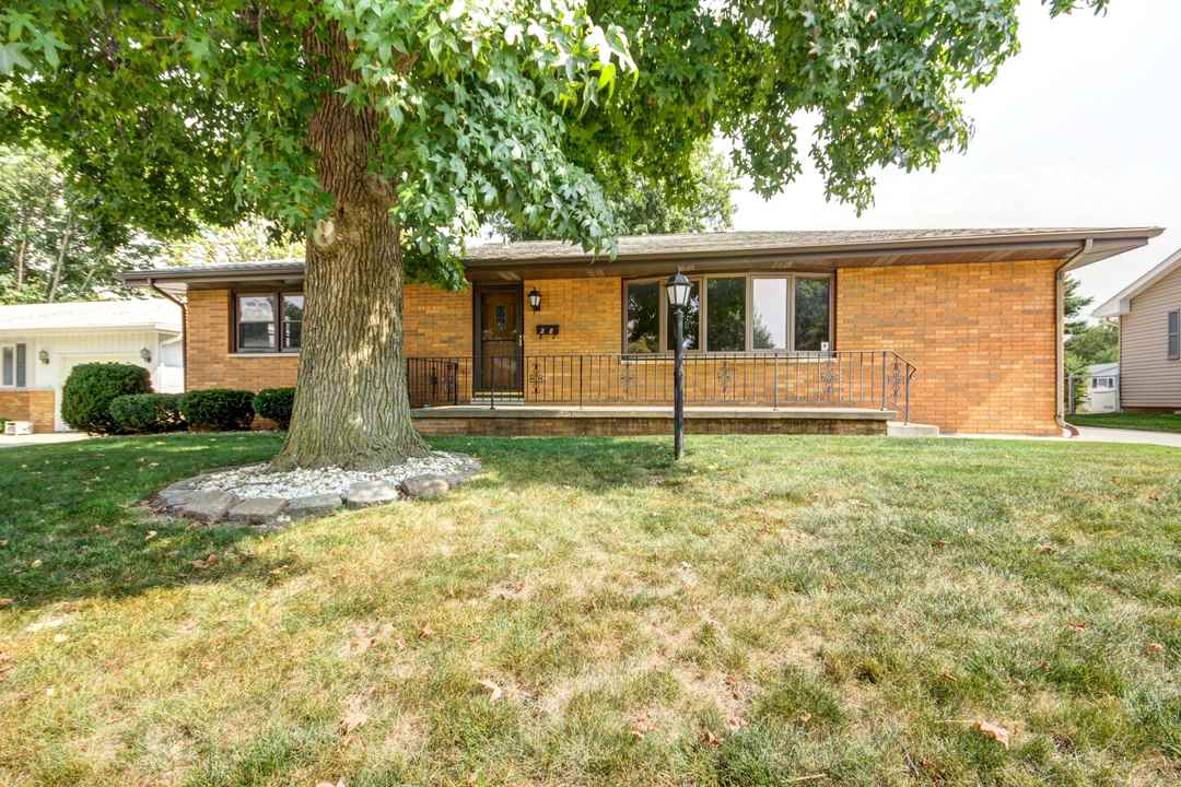 28 Scarlet Lane Springfield, IL 62704 - Photo 1 of 32 Gallery Image 1
