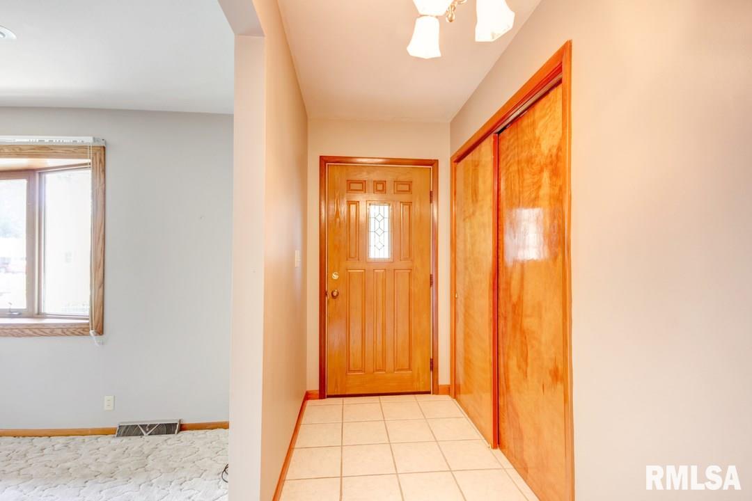 28 Scarlet Lane Springfield, IL 62704 - Photo 2 of 32 Gallery Image 2