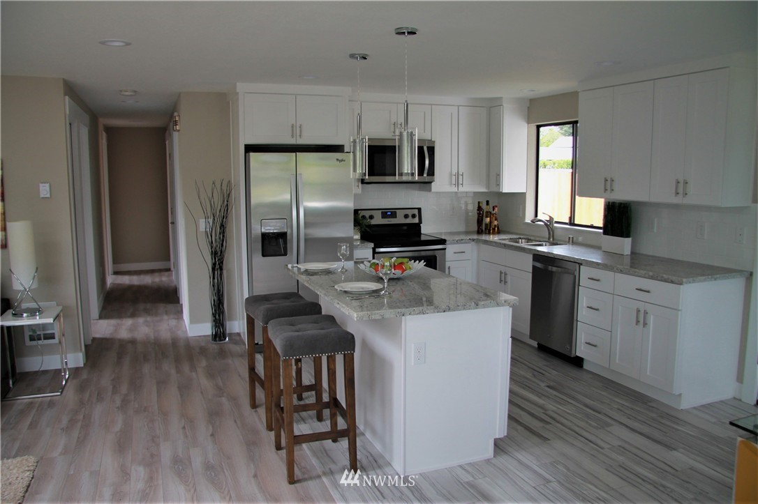 6730 Tyee Road Everett, WA 98203 - Photo 3 of 12