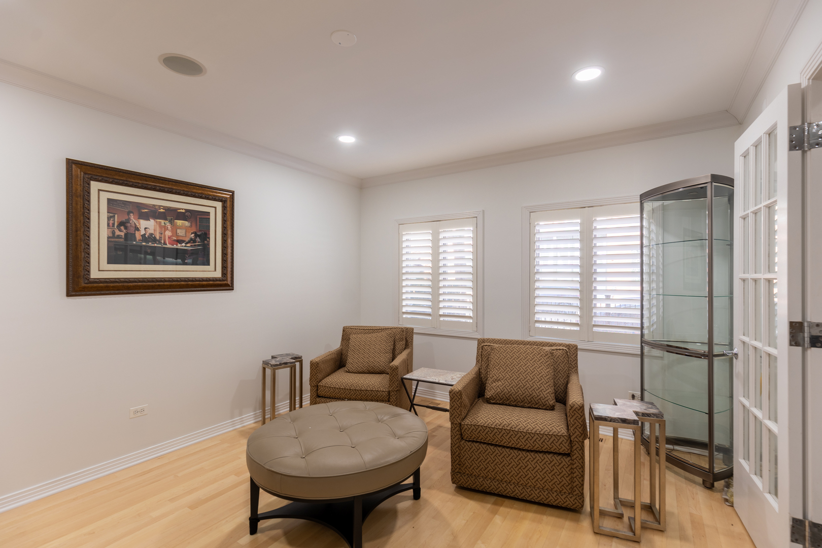 1125 West Monroe Street Chicago, IL 60607 - Photo 33 of 49 a living room with furniture and a window