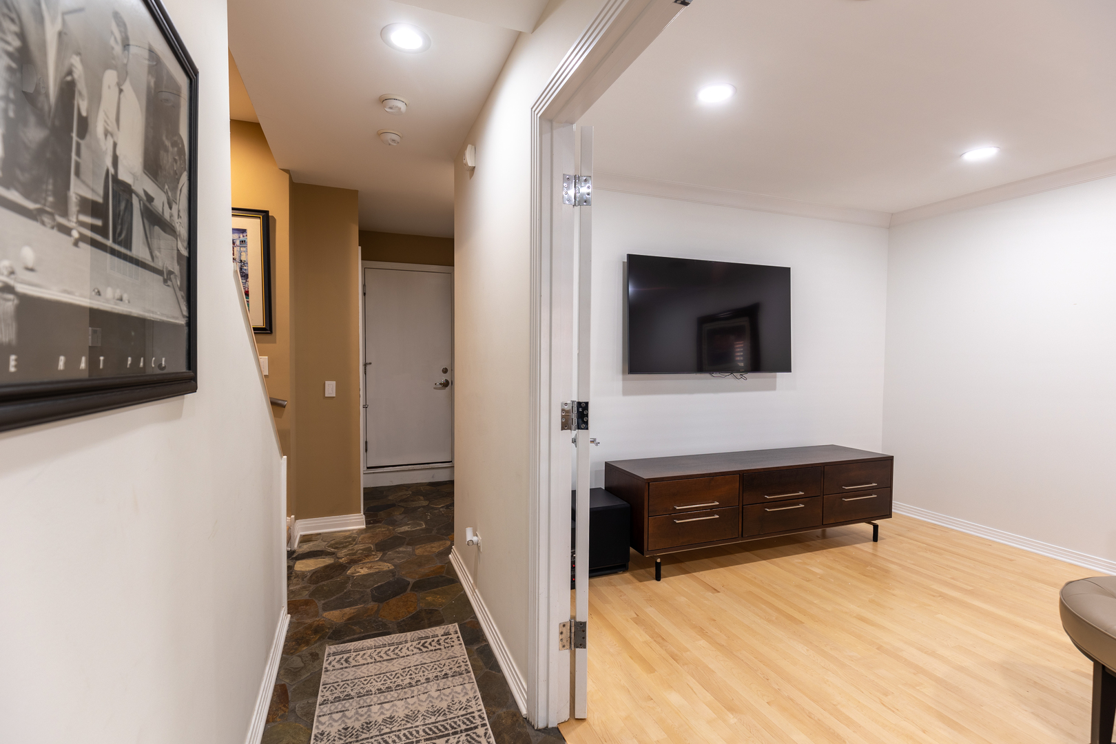 1125 West Monroe Street Chicago, IL 60607 - Photo 36 of 49 a view of livingroom with furniture and flat screen tv