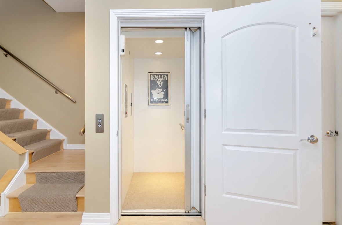 1125 West Monroe Street Chicago, IL 60607 - Photo 40 of 49 a view of a hallway with wooden floor