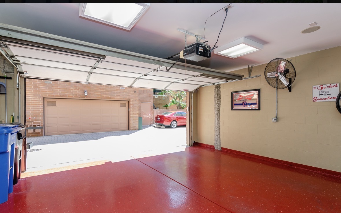 1125 West Monroe Street Chicago, IL 60607 - Photo 49 of 49 a view of a garage