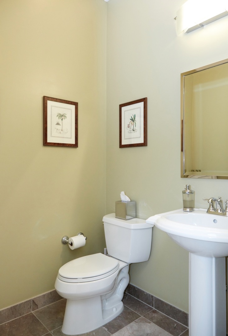 1125 West Monroe Street Chicago, IL 60607 - Photo 8 of 49 a bathroom with a toilet sink and mirror