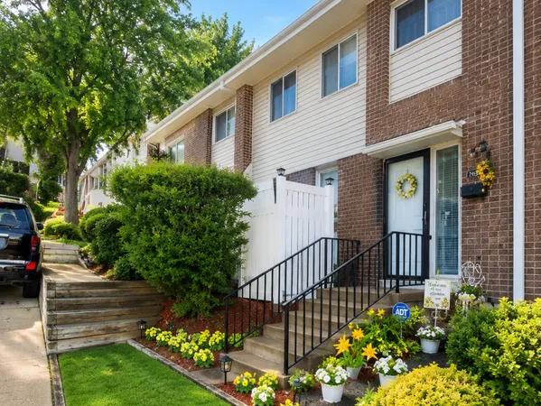 $185,000 | 885 White Oak Lane, University Park, IL 60484