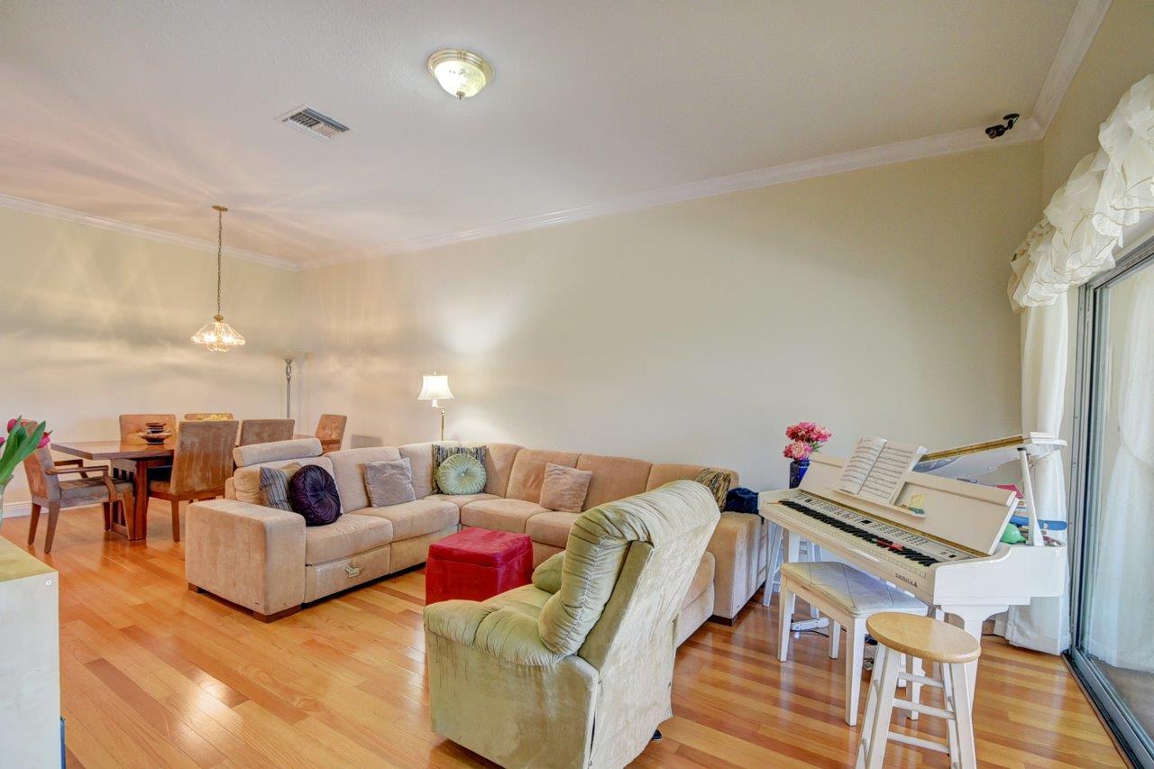 8565 Vía Serena Boca Raton, FL 33433 - Photo 11 of 37 Living Room
