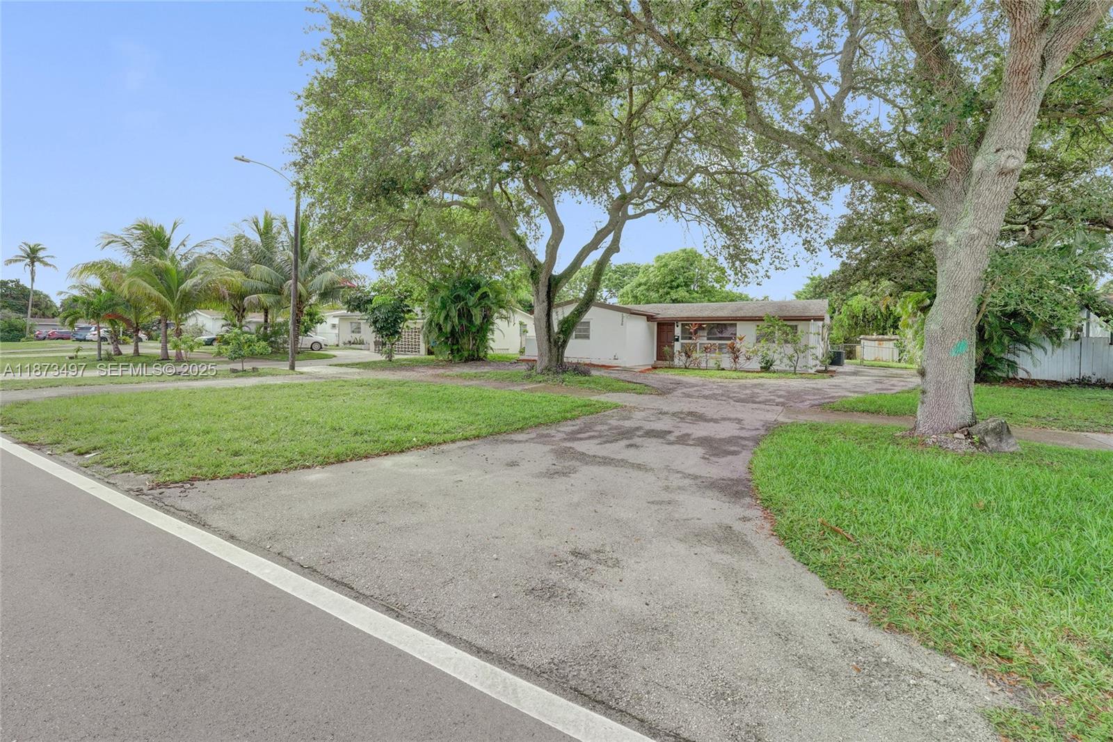 3330 Taft Street Hollywood, FL 33021 - Photo 4 of 70 a house with garden in front of it