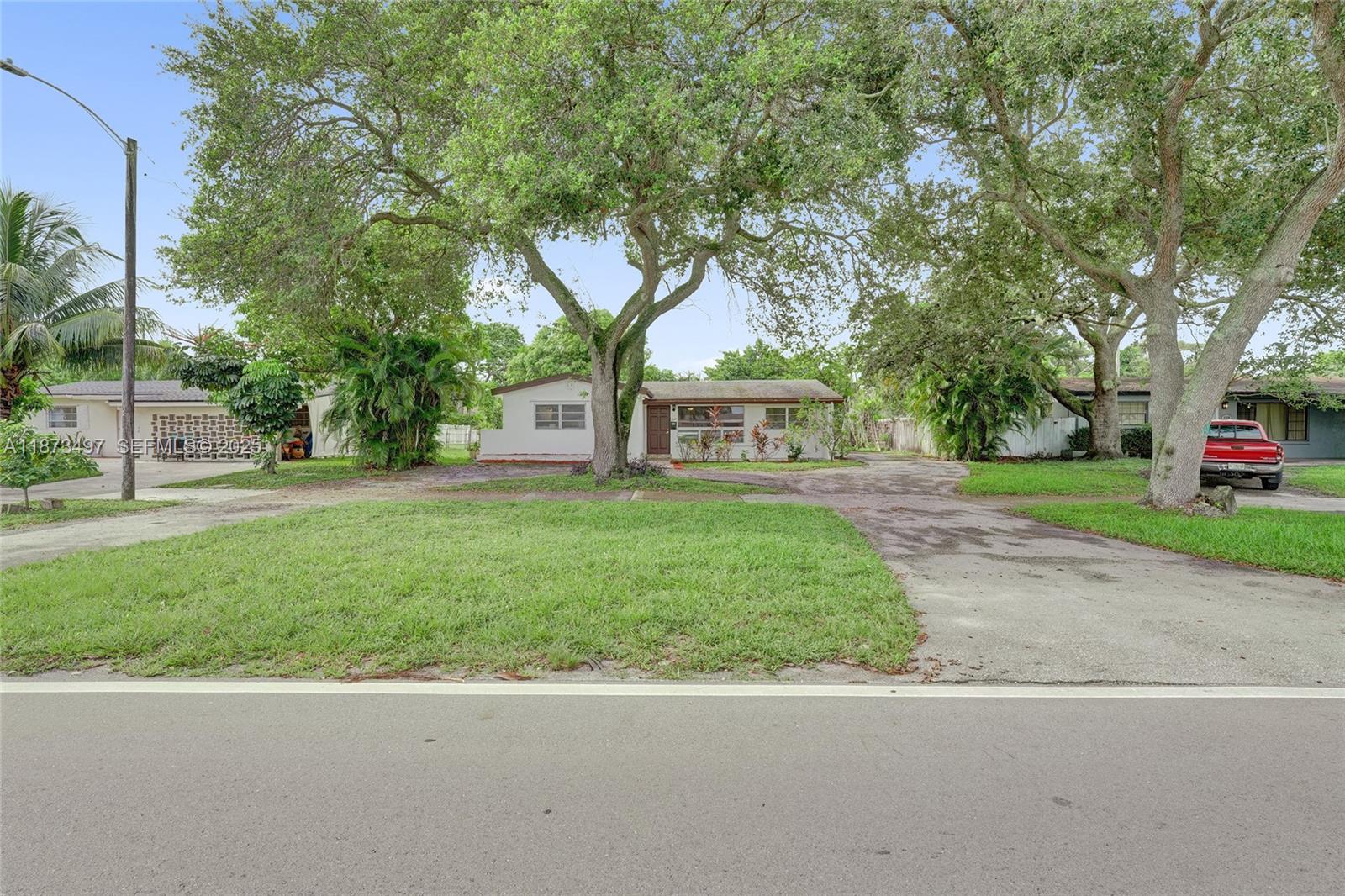 3330 Taft Street Hollywood, FL 33021 - Photo 5 of 70 a view of a house with a outdoor space