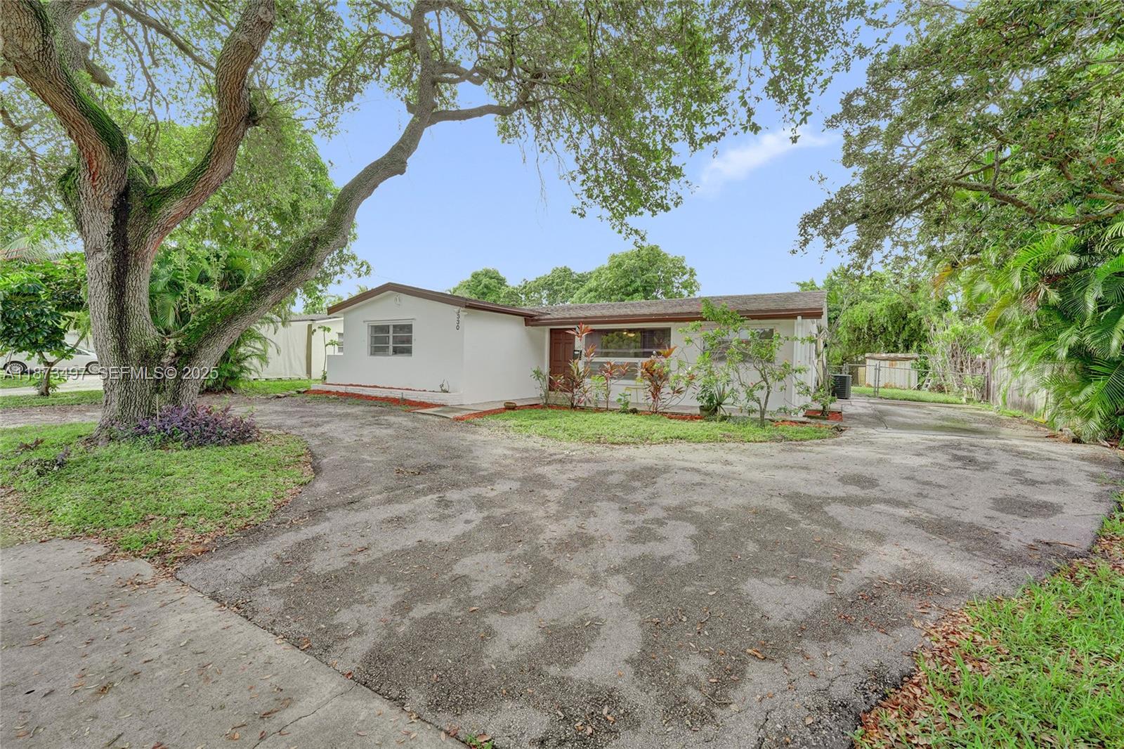 3330 Taft Street Hollywood, FL 33021 - Photo 9 of 70