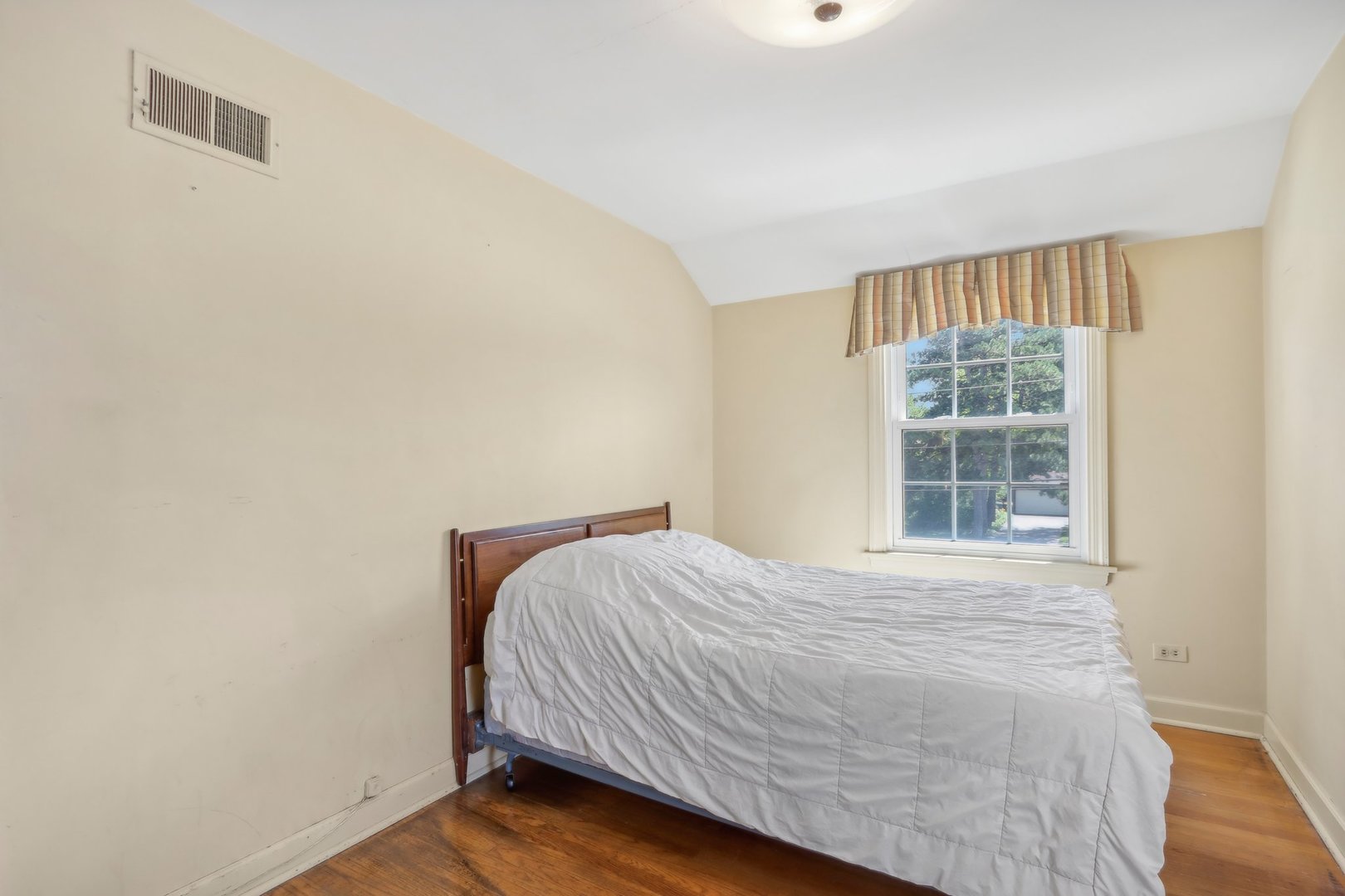 10 North Elmhurst Road Prospect Heights, IL 60070 - Photo 19 of 50 a bedroom with a bed and window