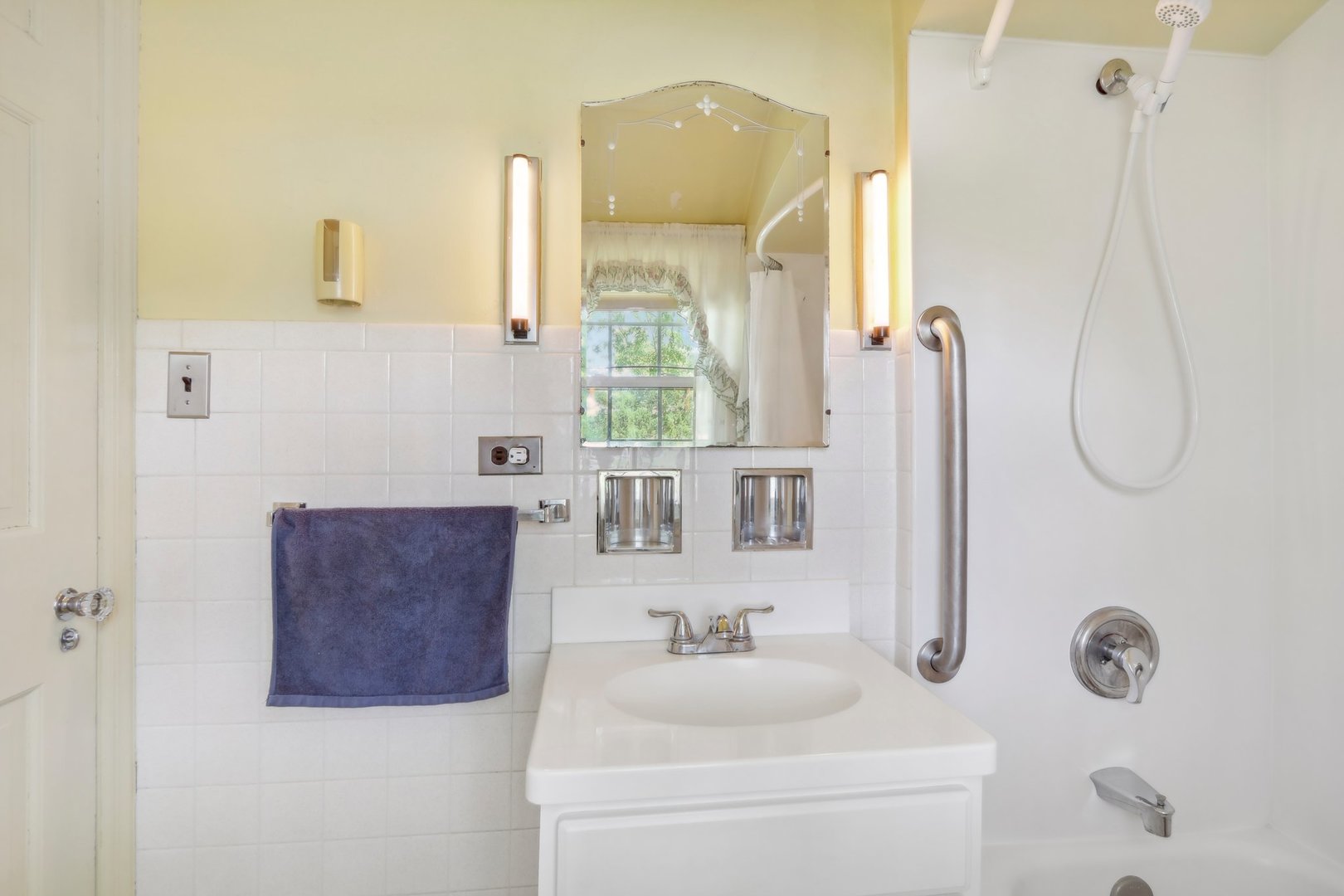 10 North Elmhurst Road Prospect Heights, IL 60070 - Photo 22 of 50 a bathroom with a sink a toilet and a mirror