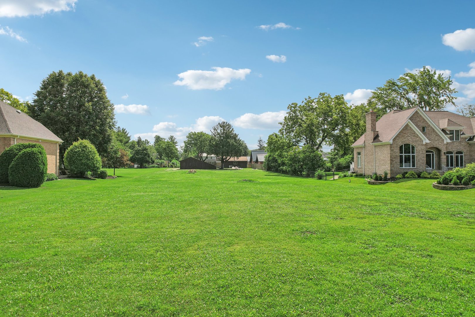10 North Elmhurst Road Prospect Heights, IL 60070 - Photo 31 of 50 a view of a house with a backyard