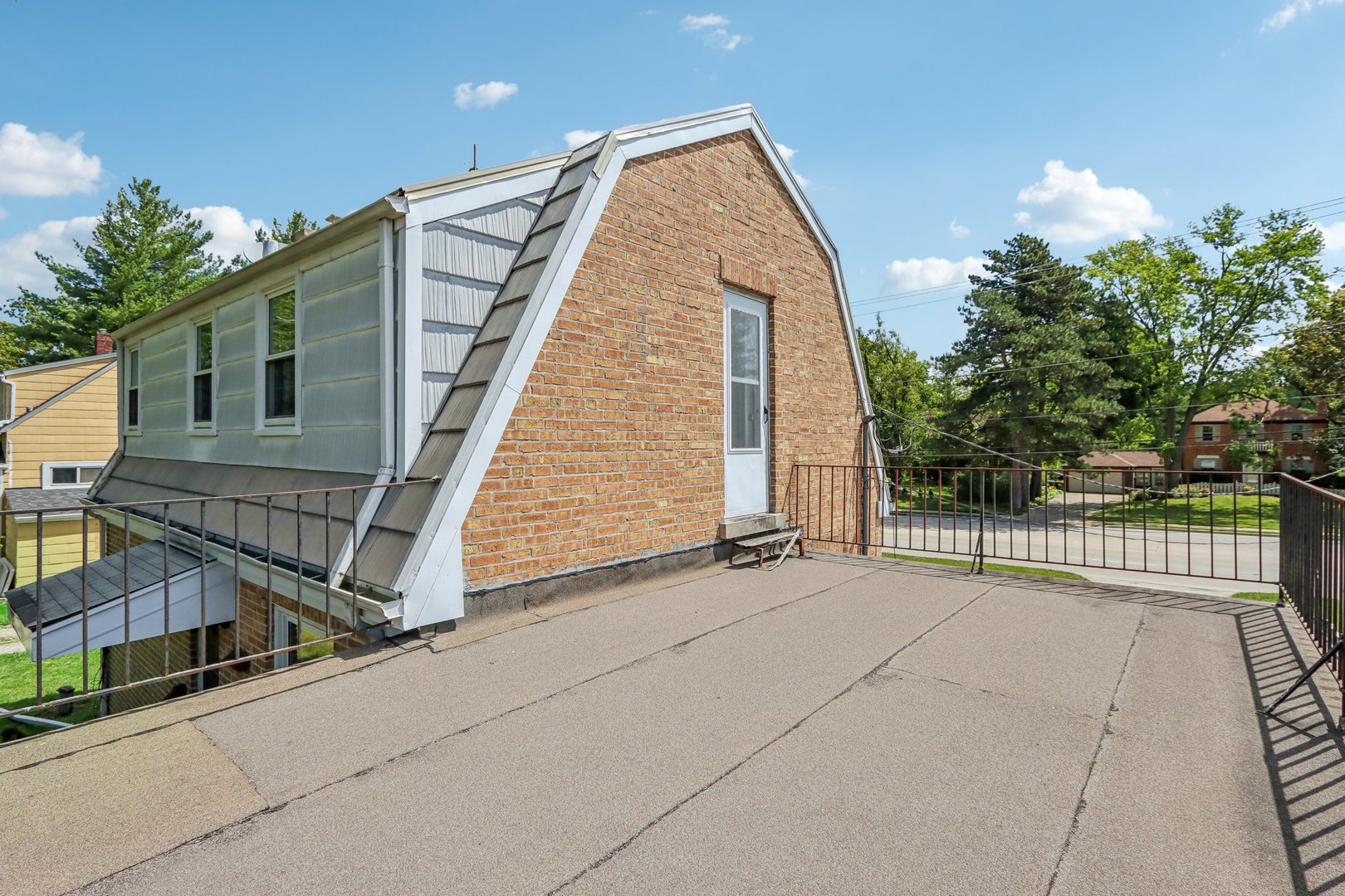 10 North Elmhurst Road Prospect Heights, IL 60070 - Photo 41 of 50 a view of a house with a wooden fence