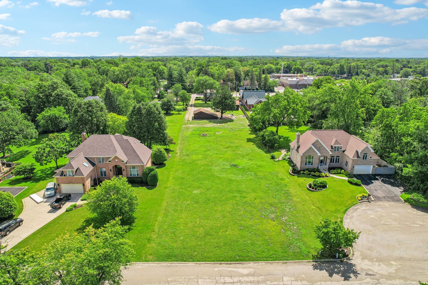 10 North Elmhurst Road Prospect Heights, IL 60070 - Photo 47 of 50 a view of a garden from a yard