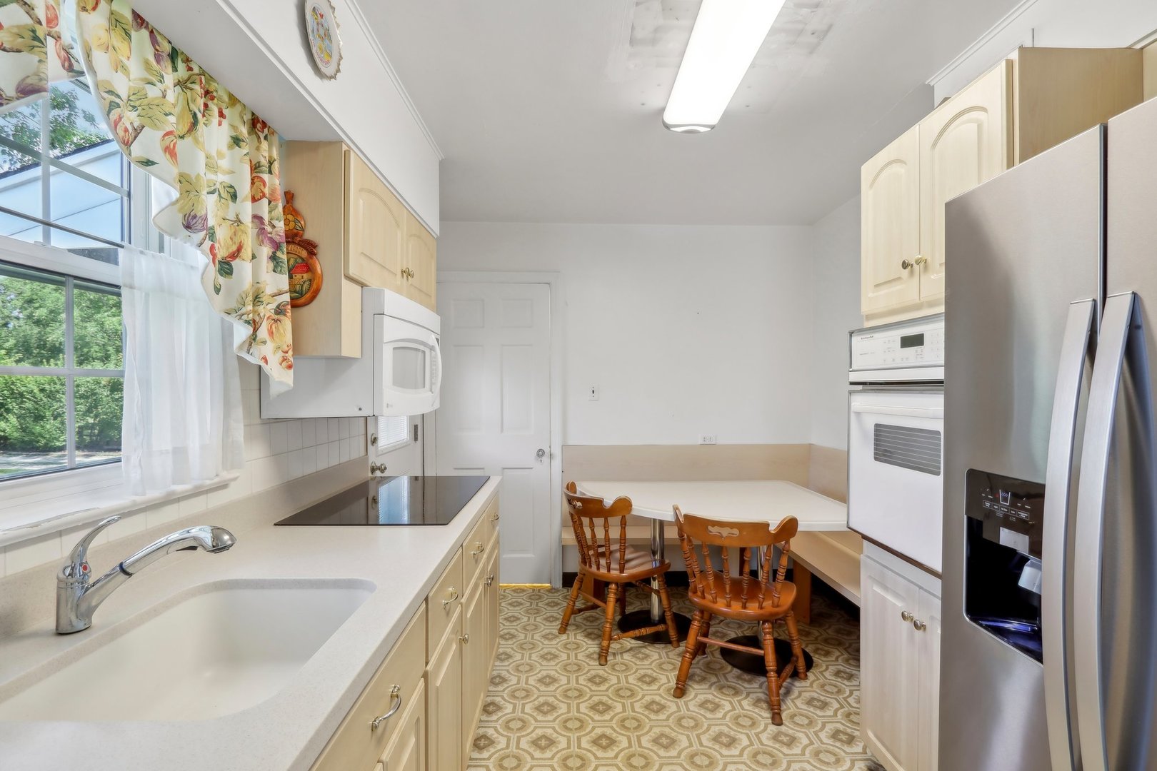 10 North Elmhurst Road Prospect Heights, IL 60070 - Photo 10 of 50 a dining room with a sink and a refrigerator