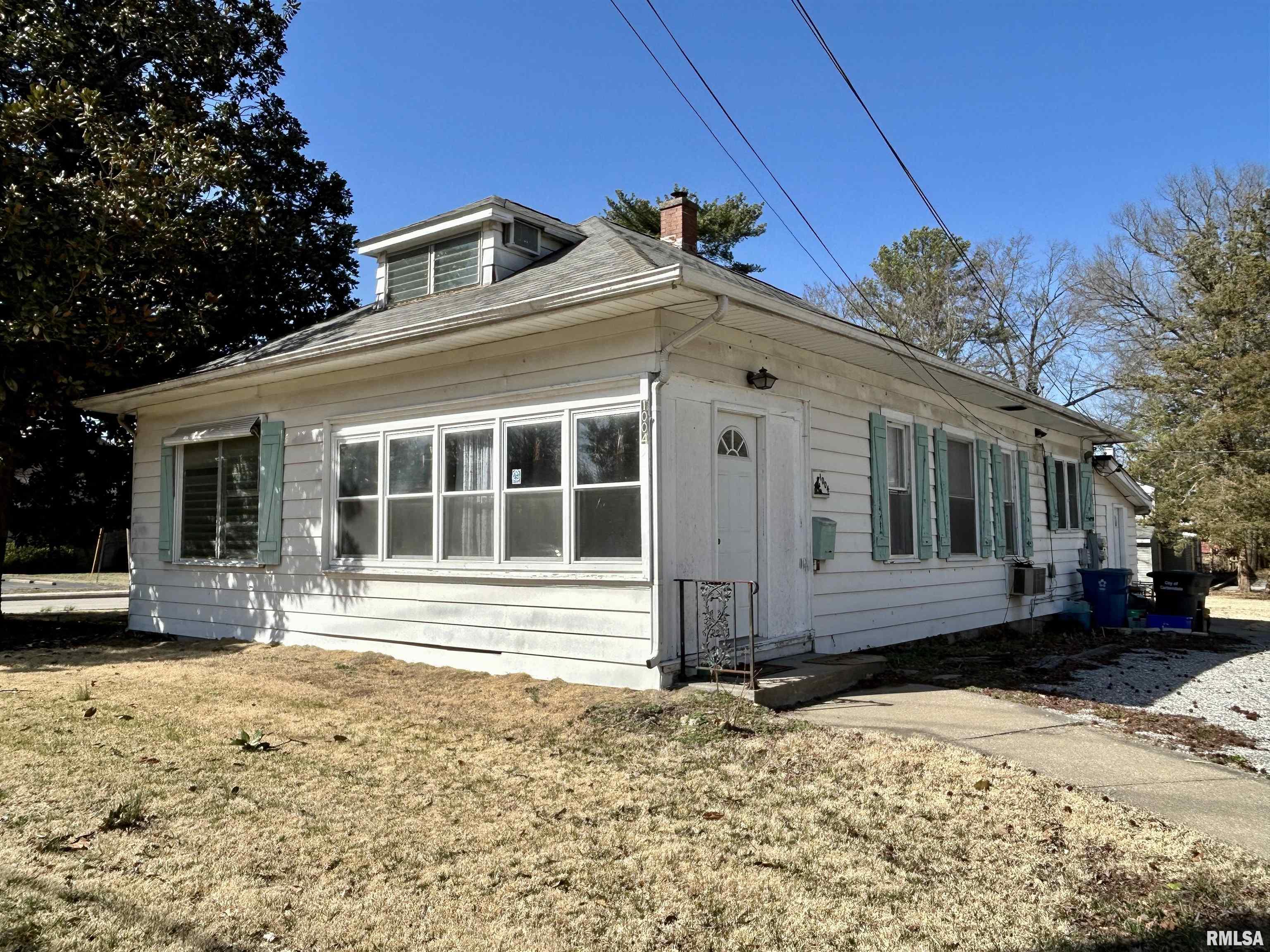 1004 West Mill Street Carbondale, IL 62901 - Photo 1 of 27
