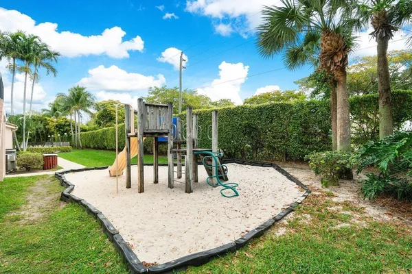$2,000 | 1802 Belmont Place, Boynton Beach, FL 33436