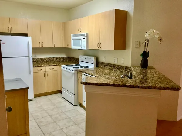 $2,000 | 1802 Belmont Place, Boynton Beach, FL 33436