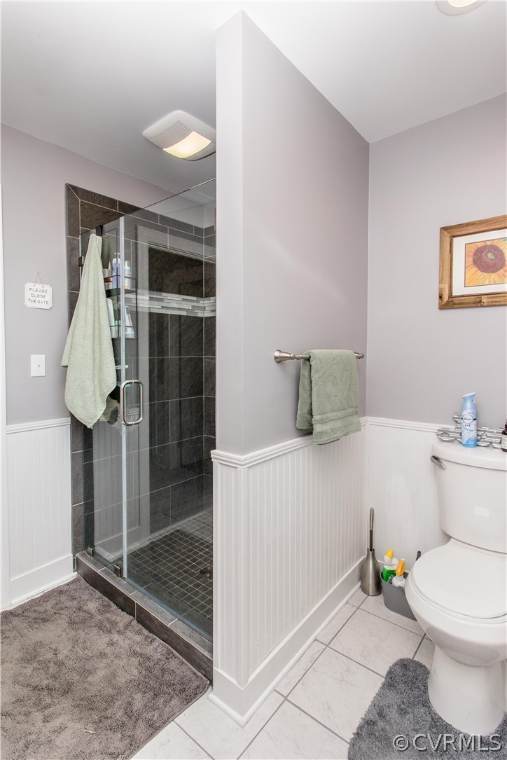 8968 South James River Road Buckingham, VA 23921 - Photo 3 of 35 a bathroom with a toilet and a shower