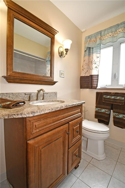 1326 Lesnett Road Pittsburgh, PA 15241 - Photo 24 of 45 Updated main level Full Bath.