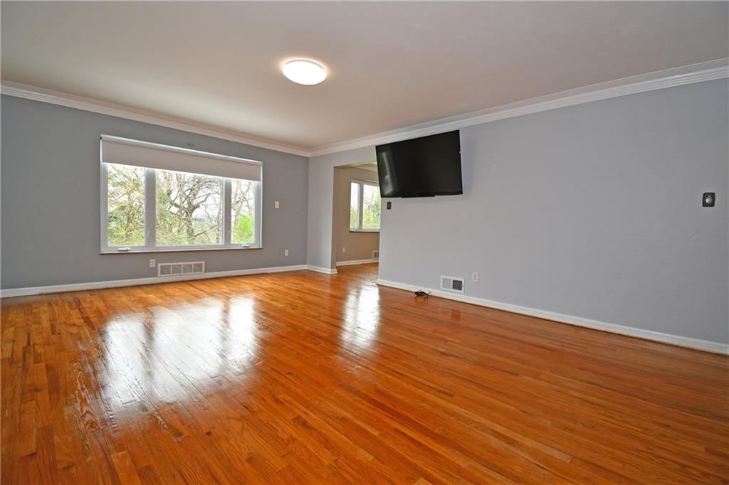1326 Lesnett Road Pittsburgh, PA 15241 - Photo 4 of 45 Flooded with natural light