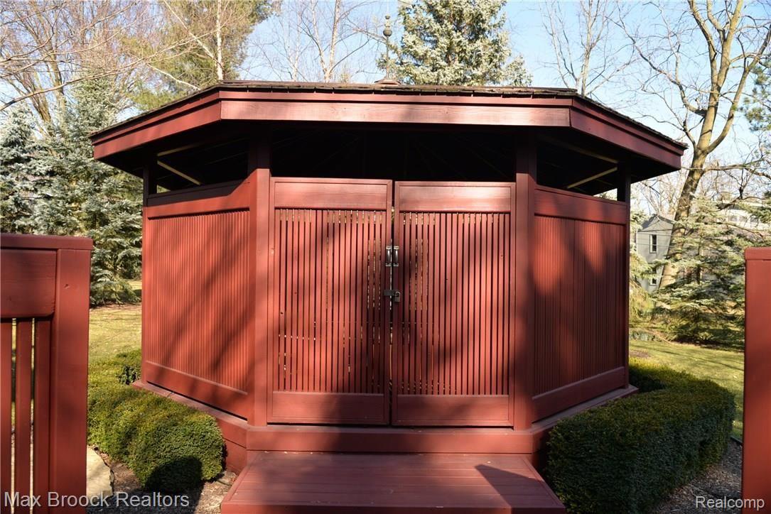 1056 Walnut Grove Rochester, MI 48306 - Photo 29 of 42 Photos by Wes Brooks 1056 Walnut Grove (75).JPG