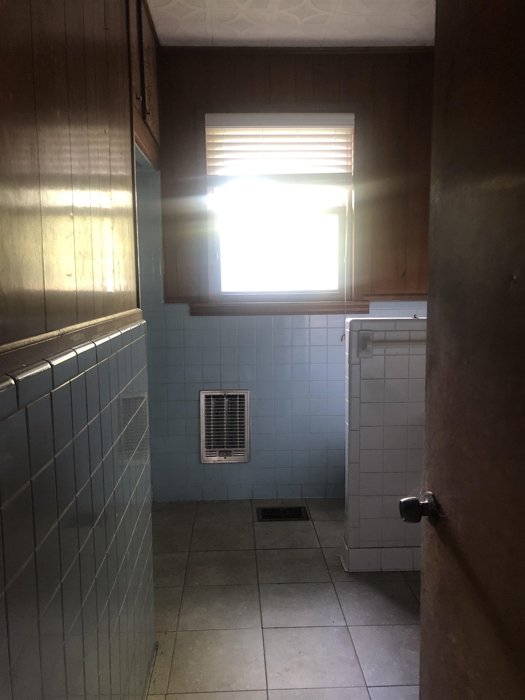 3688 Graves Road Memphis, TN 38116 - Photo 19 of 23 a bathroom with a window