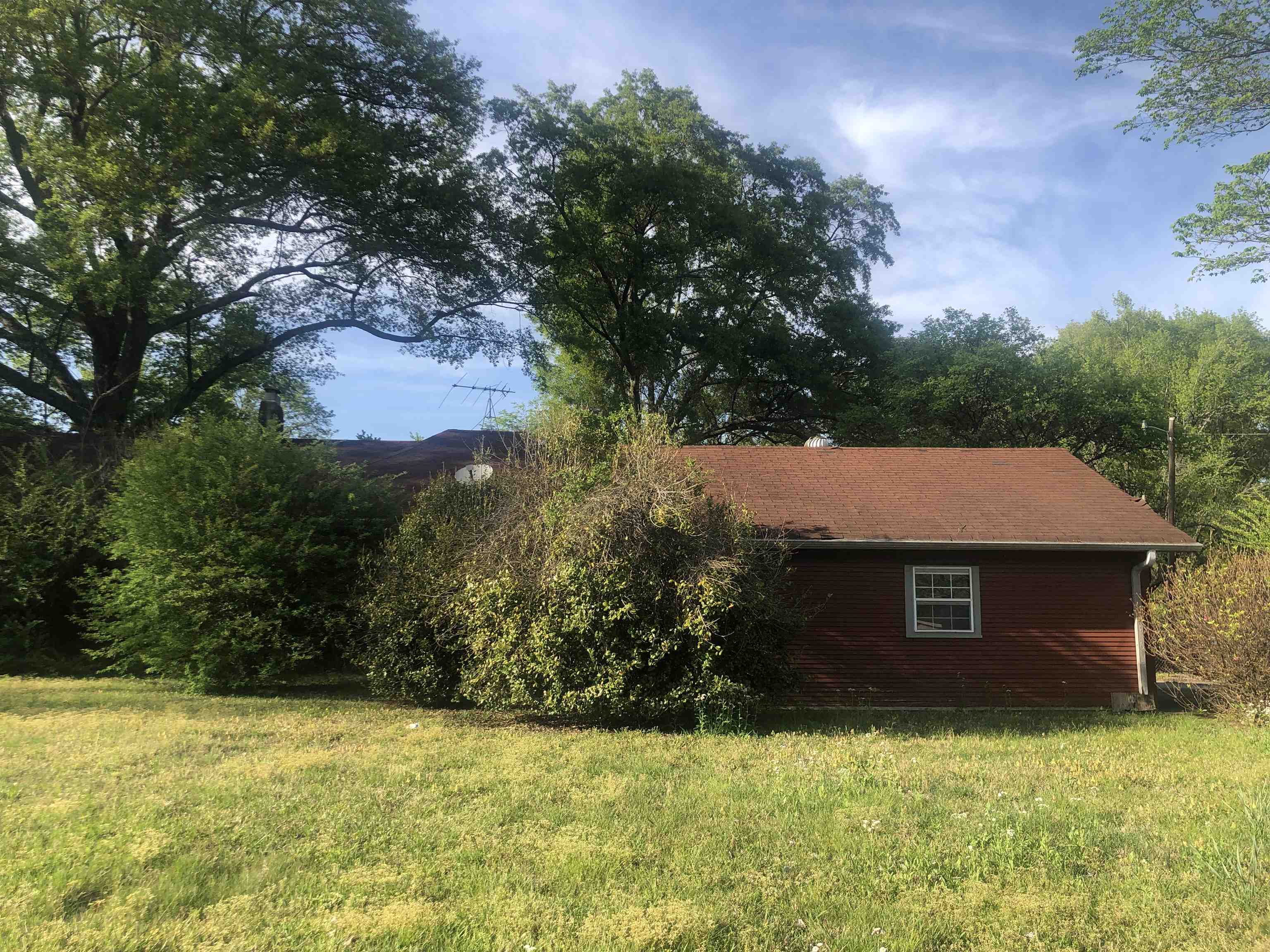 3688 Graves Road Memphis, TN 38116 - Photo 2 of 23 a front view of a house with a yard