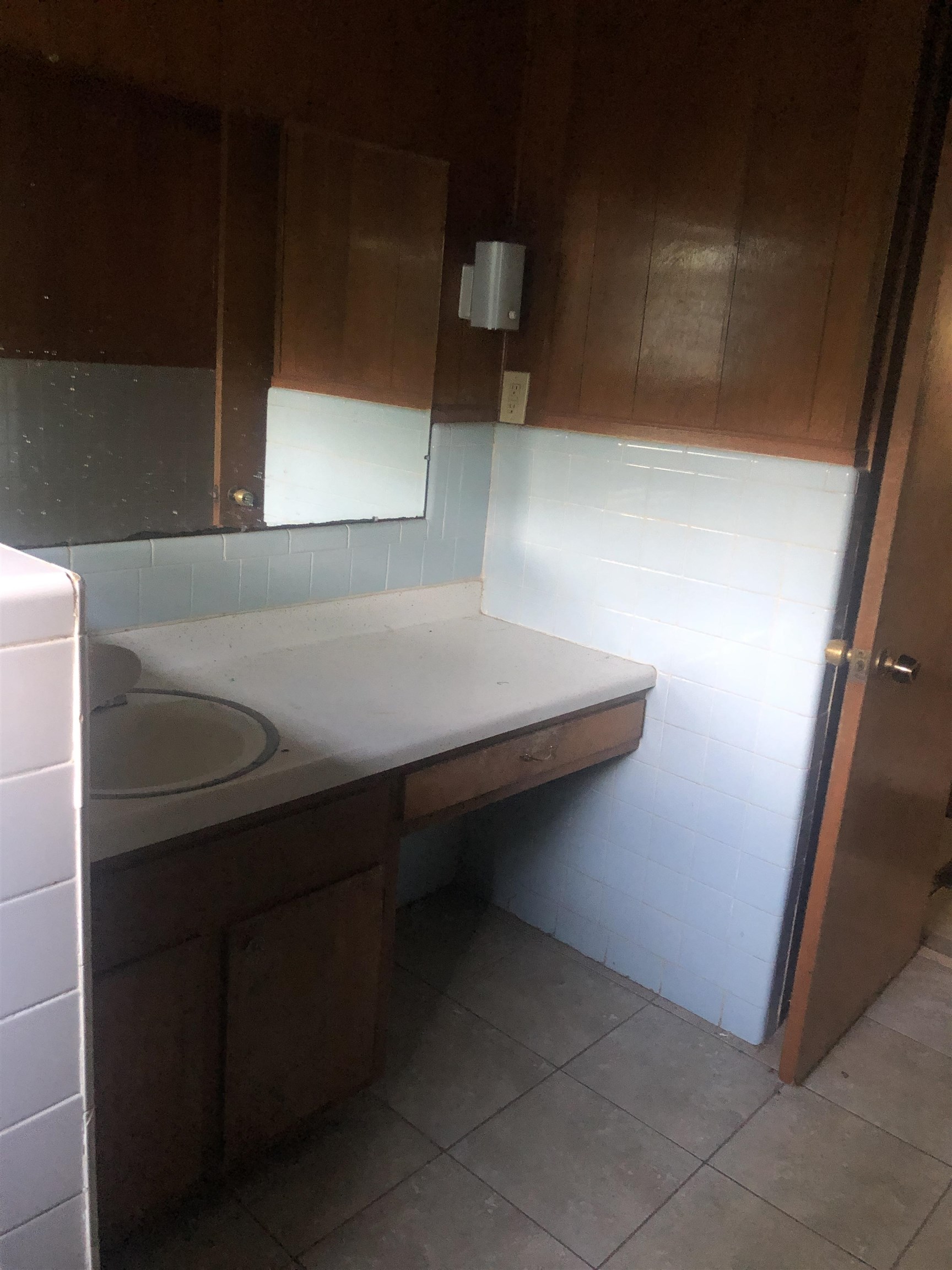 3688 Graves Road Memphis, TN 38116 - Photo 23 of 23 a room with workbench and window