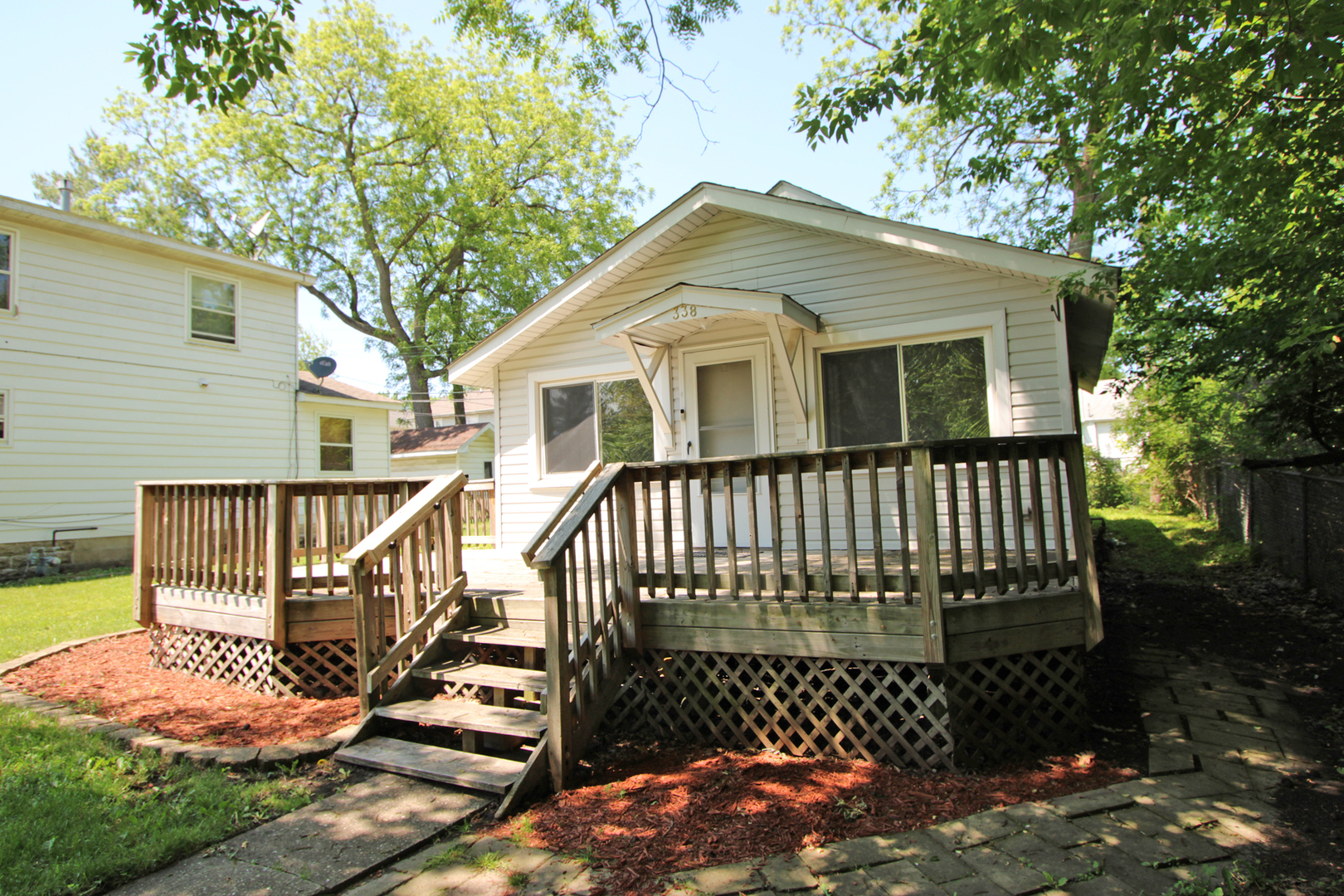 338 East Lakeview Avenue Round Lake Beach, IL 60073 - Photo 2 of 35